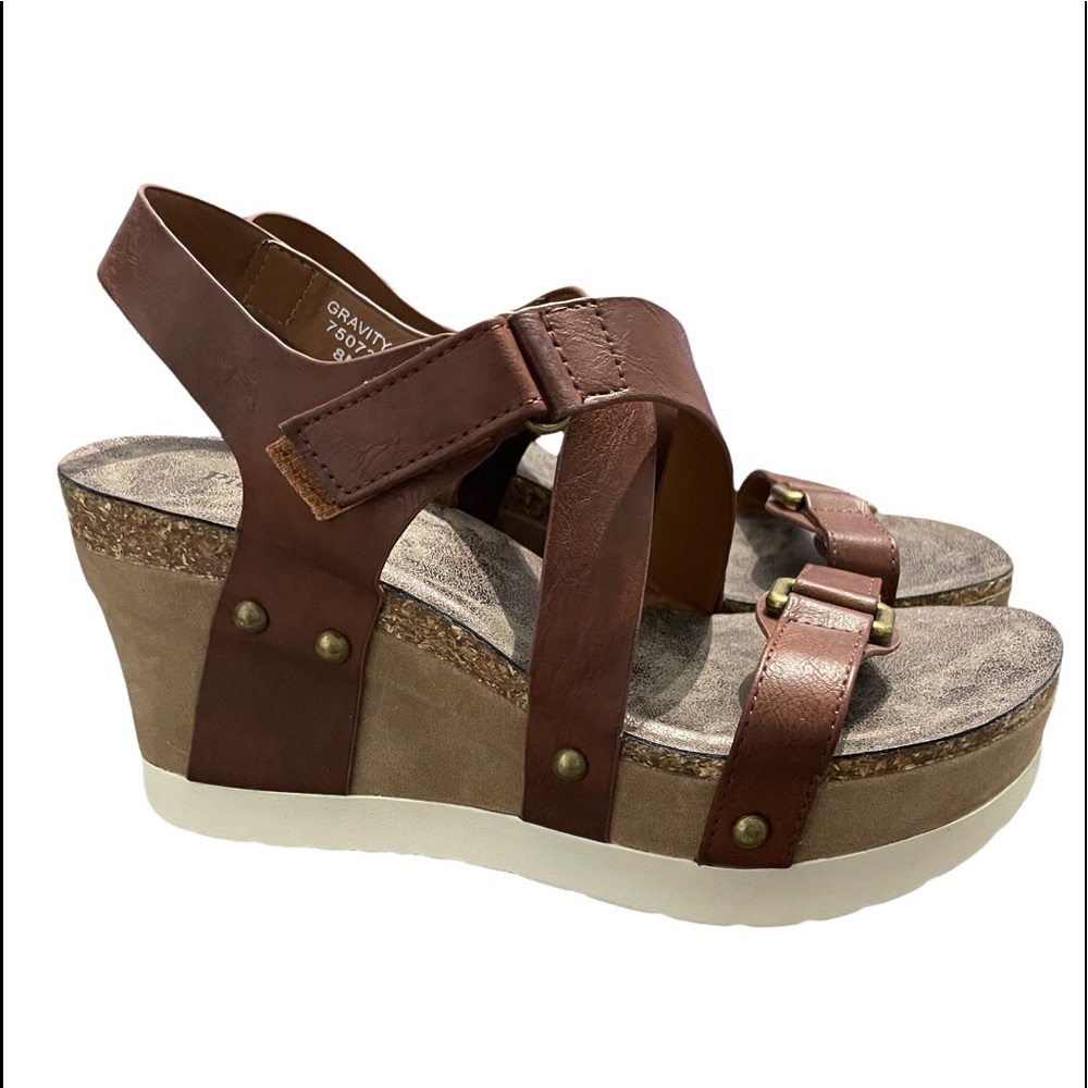 Pierre Dumas Gravity wedge Sandals size 8